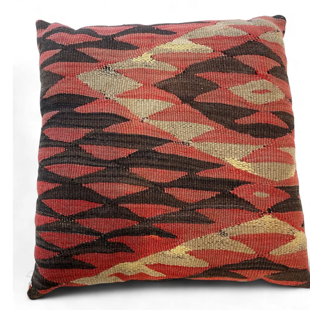Cushion - wool/cotton, - flatweave fragment - madder - cream/white triangle pattern medallion. 38 x 38cm Image 1++